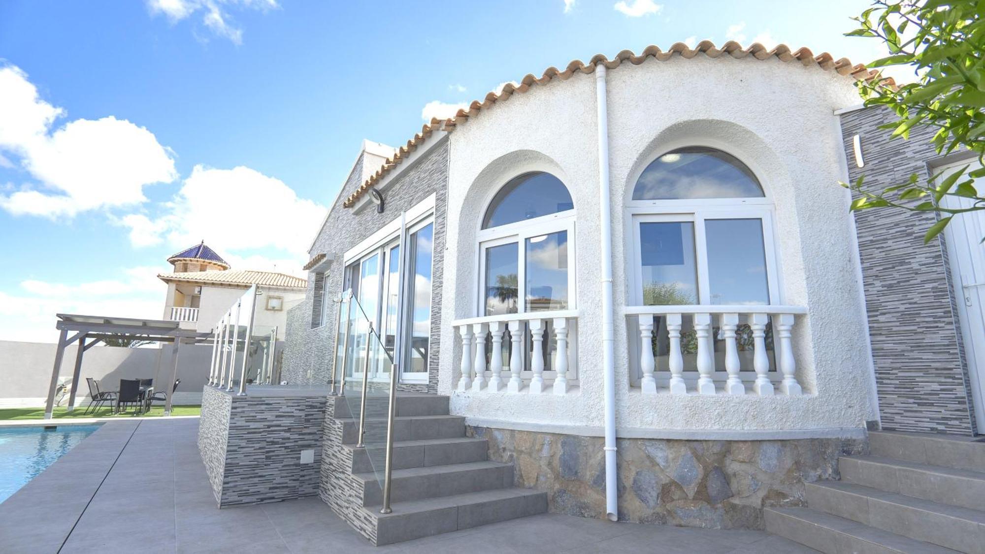 Modern Detached 4 Bed 3 Bath Villa With Private Pool Close To All Amenities فيلا مارتن المظهر الخارجي الصورة