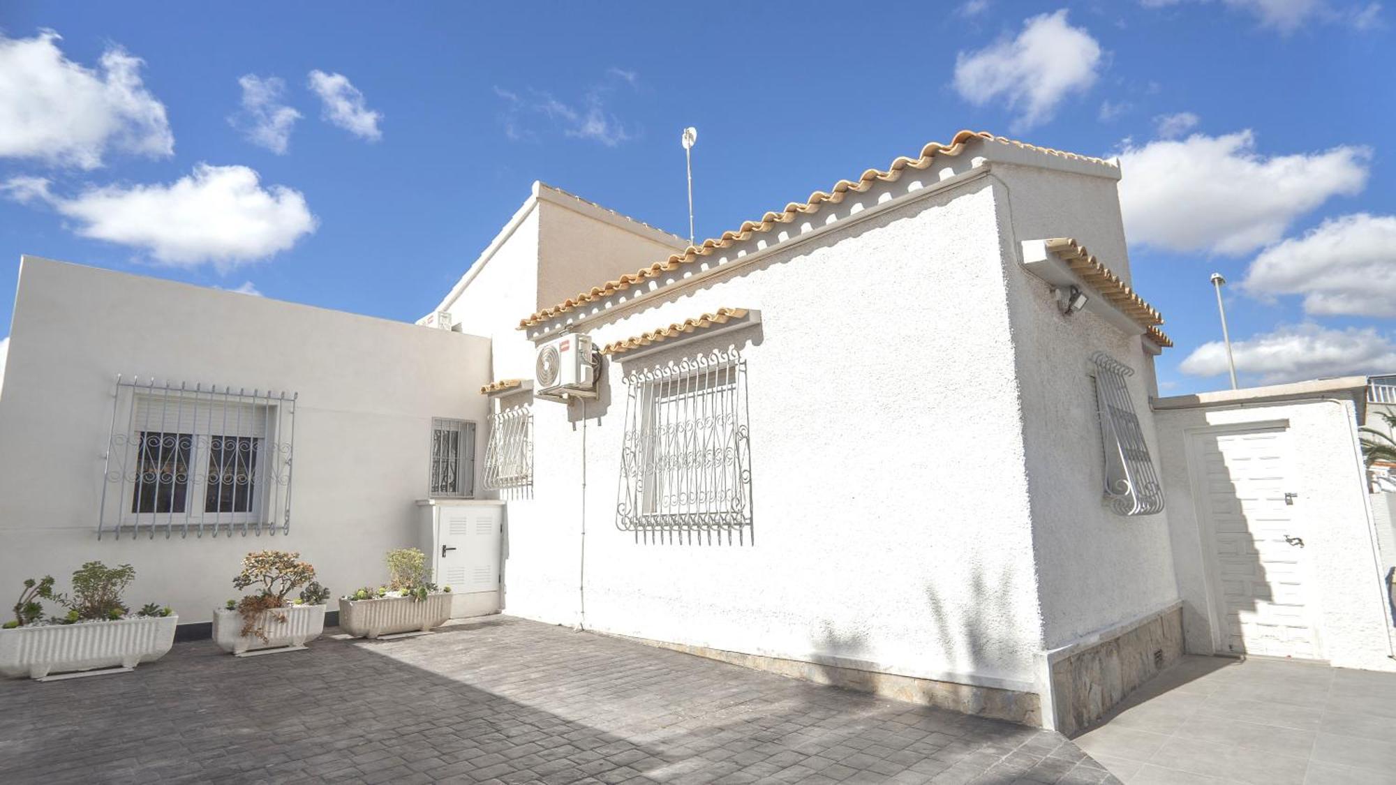 Modern Detached 4 Bed 3 Bath Villa With Private Pool Close To All Amenities فيلا مارتن المظهر الخارجي الصورة
