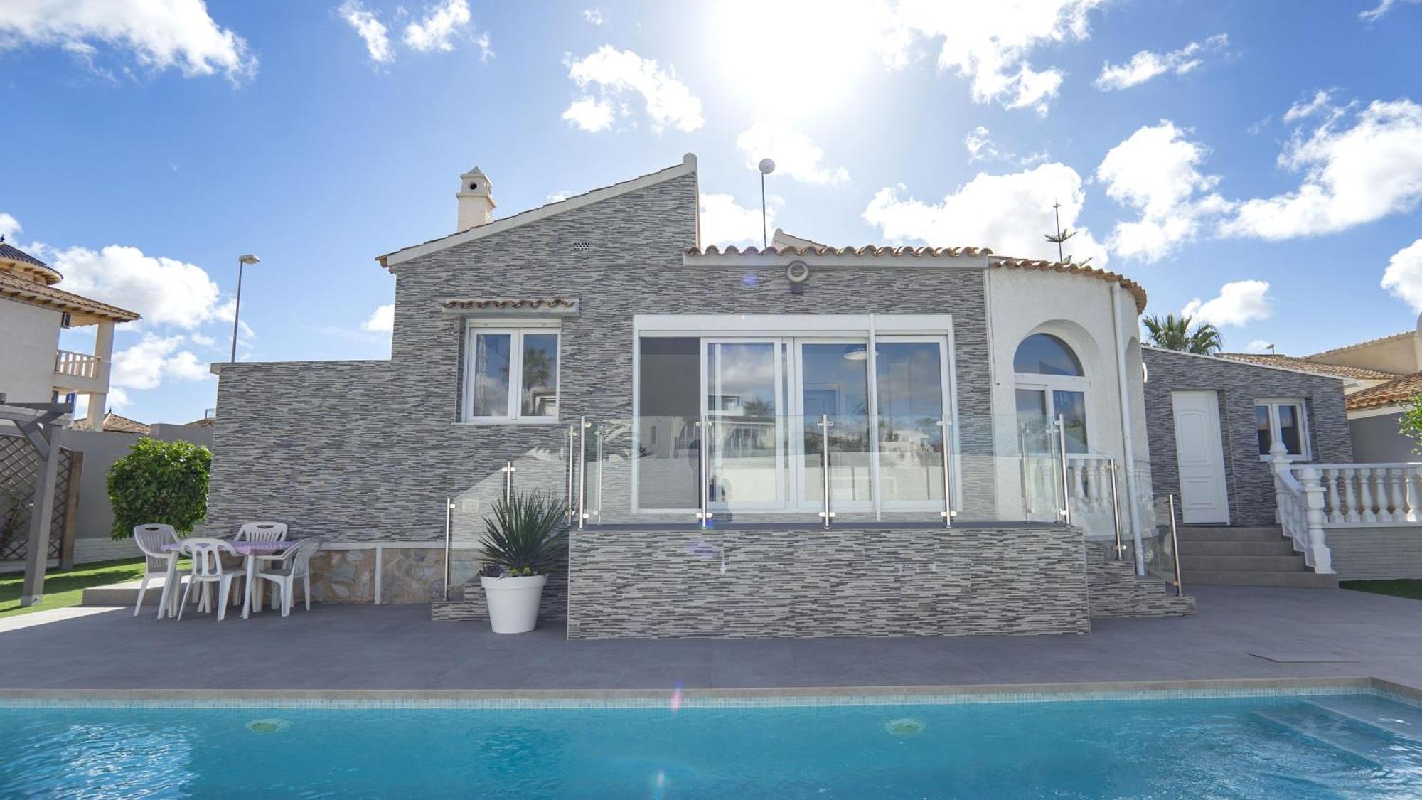 Modern Detached 4 Bed 3 Bath Villa With Private Pool Close To All Amenities فيلا مارتن المظهر الخارجي الصورة
